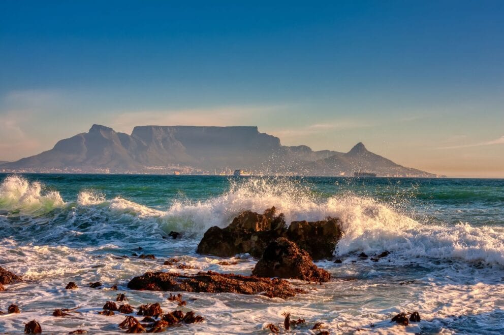 View of Table Mountain Cape Town | Photo: poco_bw via Canva