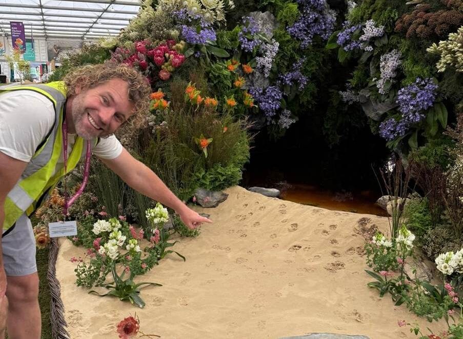 Leon Kluge showing the fox prints at his exhibit