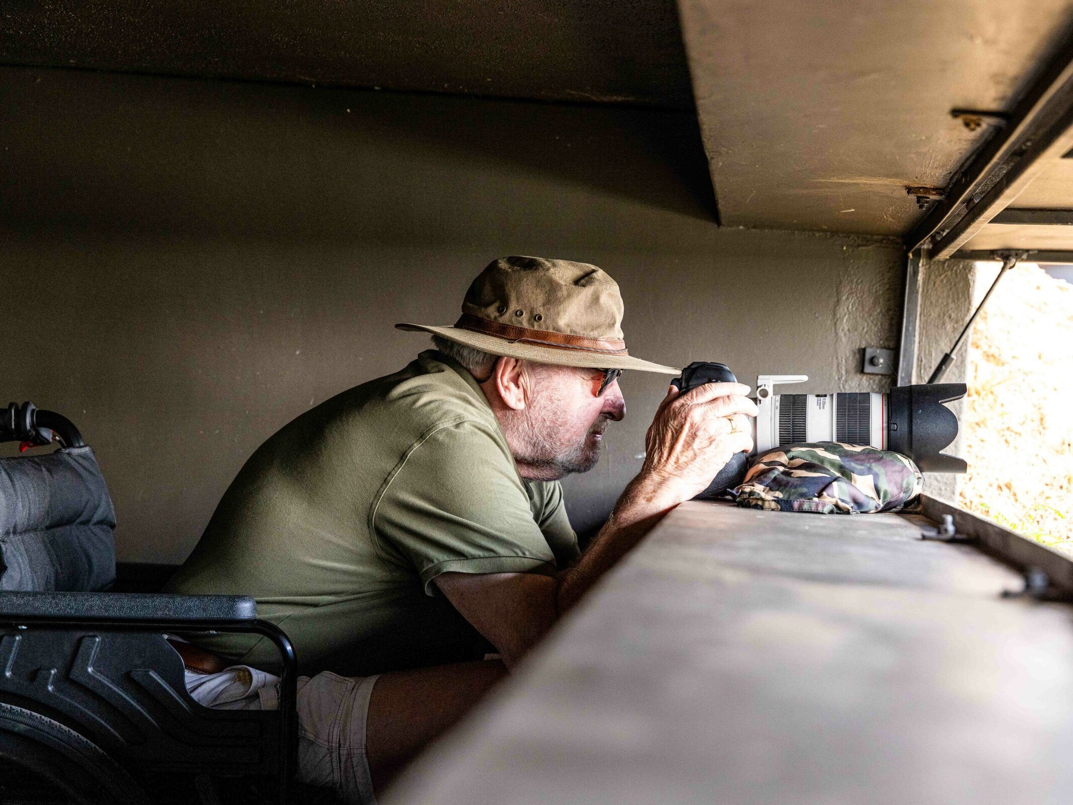 Wheelchair-accessible photographic hide 