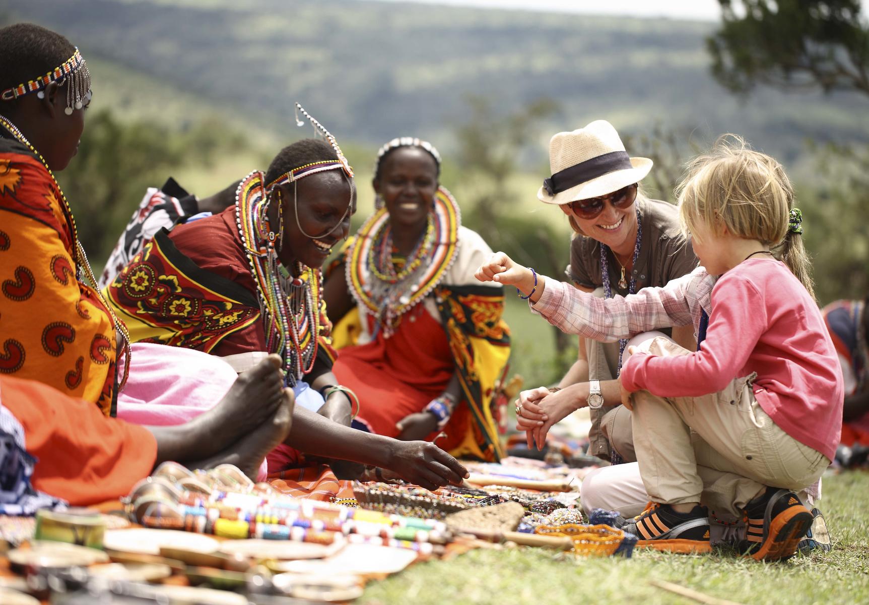 В нашей стране немало семей где. Масаи Танзания. Кения племя Масаи. Масаи народ Африки. Туризм Кения Масаи.